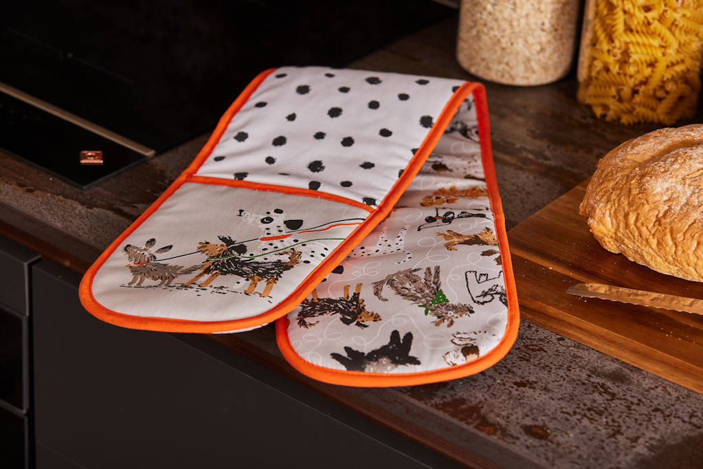 Ulster Weavers Dog Days Double Oven Glove - Image 4